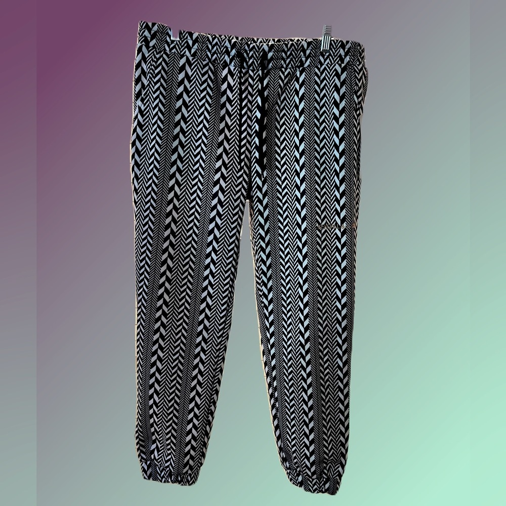 NWT Kendall & Kylie Black & White Herringbone Pants - Size 1X